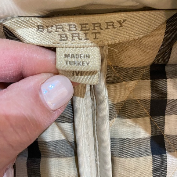 Light tan, Burberry, Brit jacket size medium with garment bag. Perfect condition - Picture 3 of 5